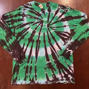 Black & green long sleeve tie dye